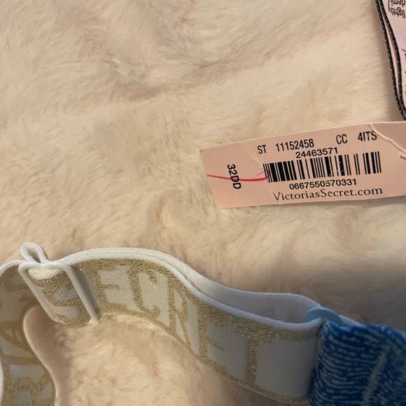 NWT- Victoria’s Secret molded bra - Picture 2 of 3